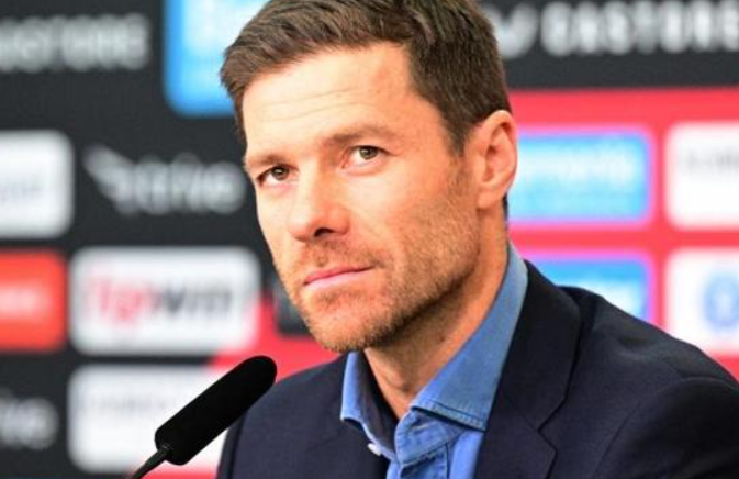 从球员到战术大师:多方视角下的哈维·阿隆索